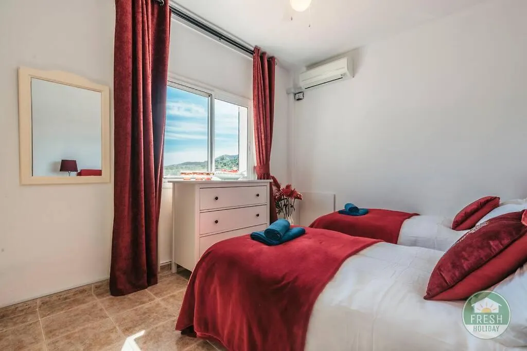 Casa Wood - Family Holiday Villa With Pool Viñuela