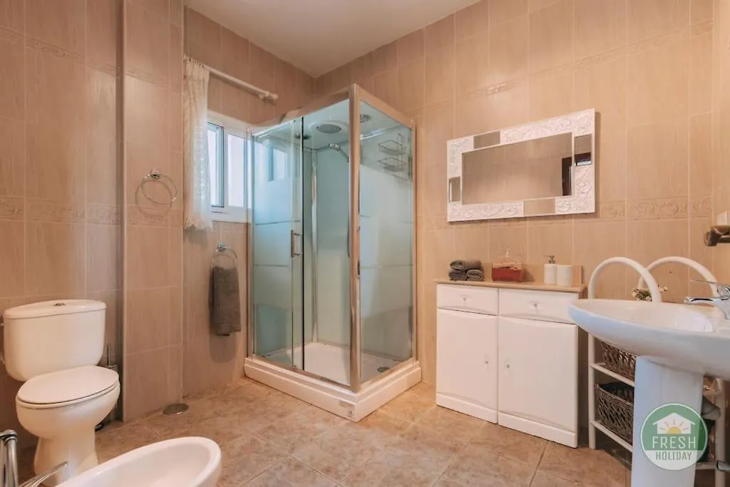 Casa Wood - Family Holiday Villa With Pool Viñuela