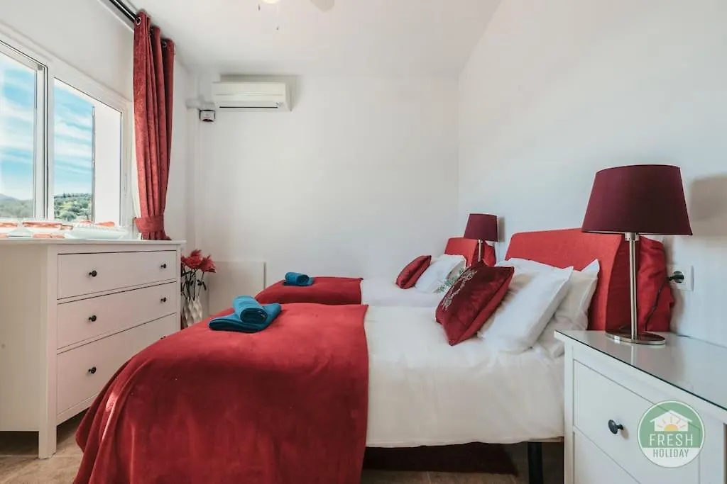 Casa Wood - Family Holiday Villa With Pool Viñuela